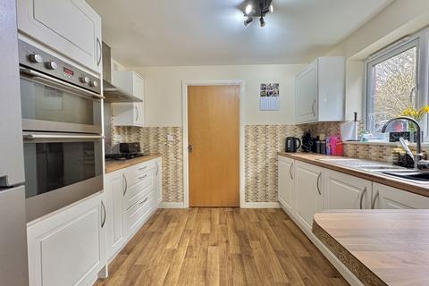 4 bedroom detached house for sale, Clos Y Wern, Hendy, Pontarddulais, Swansea, City And County of Swansea.
