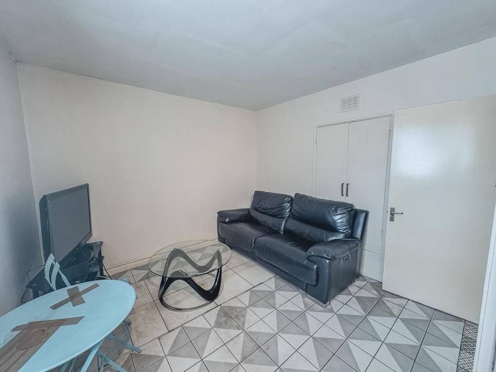 1 bed flat to rent Mona Rd, London SE15