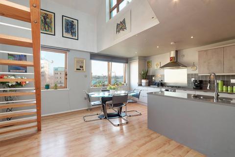 undefined, 3/3, 11 Queen Elizabeth Gardens, New Gorbals, Glasgow, G5 0UJ