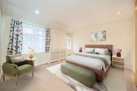 3 bedroom terraced house for sale, Swains Road, London SW17