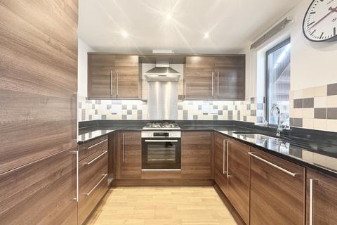 2 bedroom flat to rent, Rothesay Avenue, London SW20