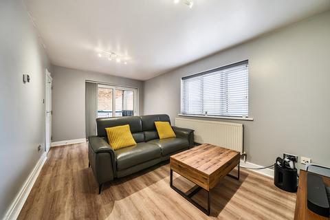 2 bedroom apartment for sale, Welbeck Avenue, Hayes