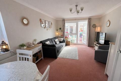 2 bedroom end of terrace house for sale, Fell Drive, Lee-On-The-Solent