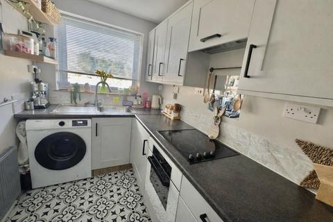 2 bedroom end of terrace house for sale, Fell Drive, Lee-On-The-Solent