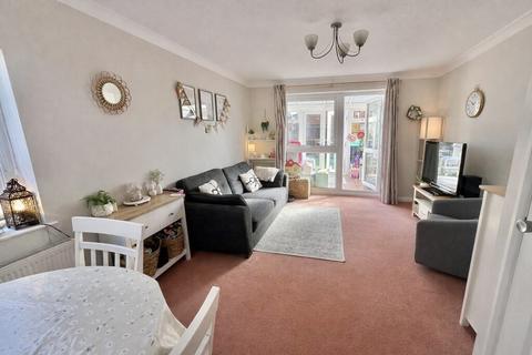 2 bedroom end of terrace house for sale, Fell Drive, Lee-On-The-Solent