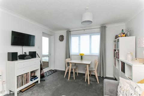 2 bedroom flat for sale, Blakes Way, Eastbourne