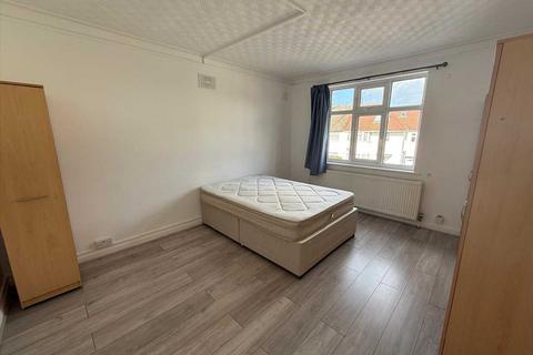 2 bedroom apartment to rent, Uxendon Crescent, Wembley, HA9
