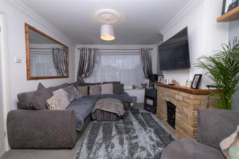 3 bedroom terraced house to rent, Highgate Road, Whitstable