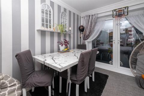 3 bedroom terraced house to rent, Highgate Road, Whitstable