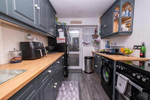3 bedroom terraced house to rent, Highgate Road, Whitstable