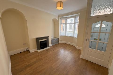 2 bedroom terraced house to rent, Coronation Street, Darlington