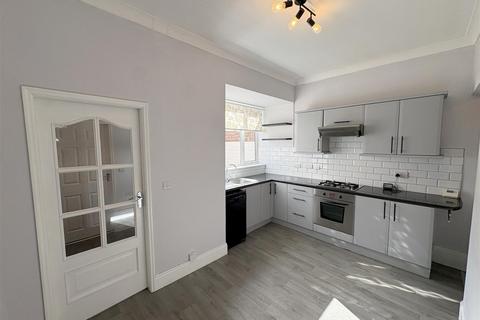 2 bedroom terraced house to rent, Coronation Street, Darlington