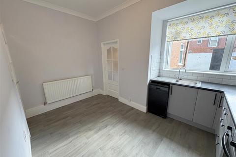 2 bedroom terraced house to rent, Coronation Street, Darlington