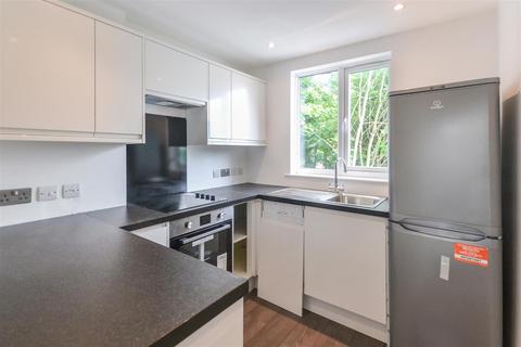 2 bedroom flat to rent, Cannon Hill Lane, Raynes Park SW20