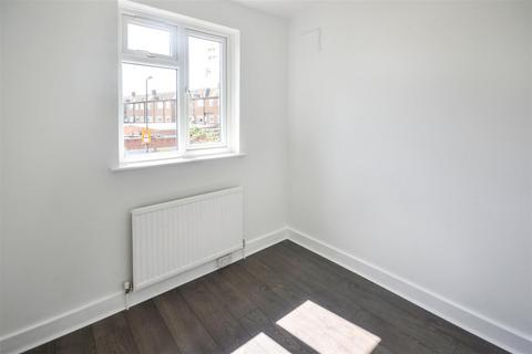 2 bedroom flat to rent, Cannon Hill Lane, Raynes Park SW20
