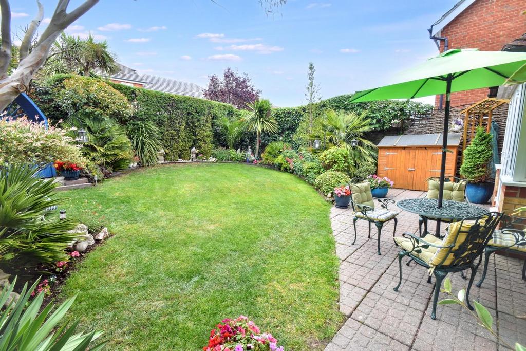 6 Lambourn Avenue garden 2.jpg