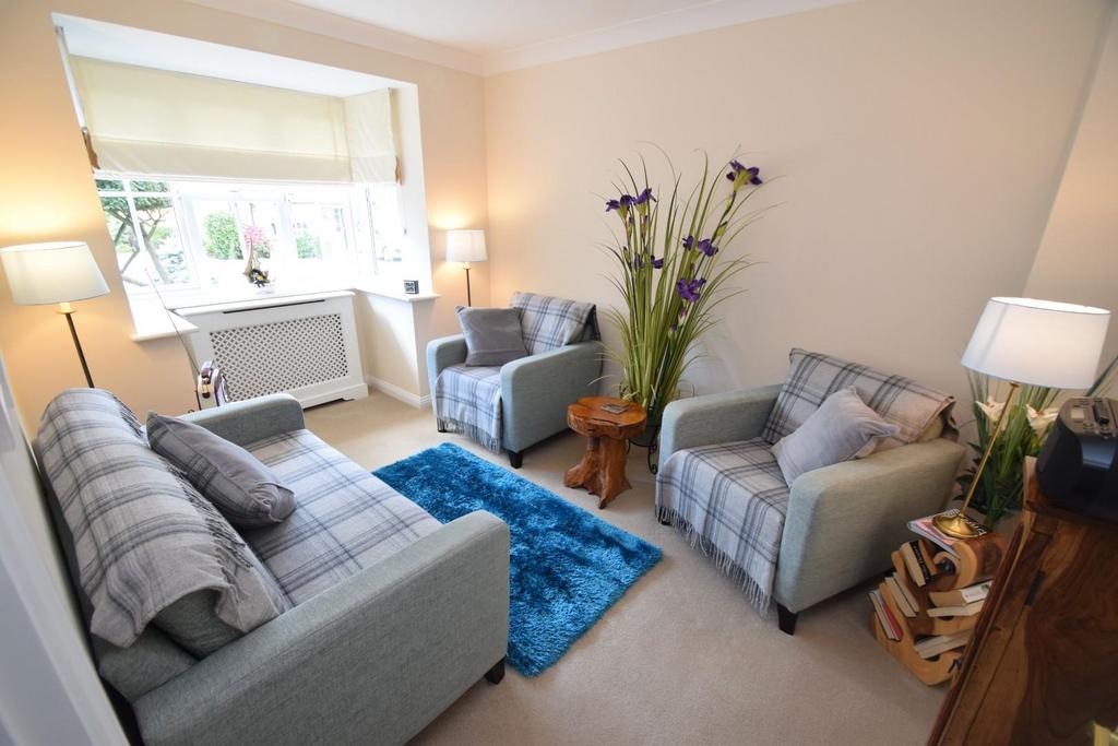 6 Lambourn Avenue dining.jpg