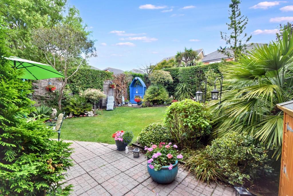 6 Lambourn Avenue garden 1.jpg