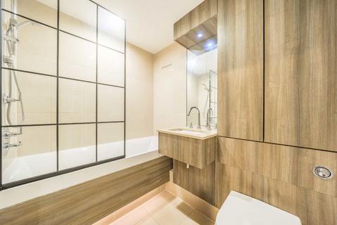 1 bedroom flat for sale, St. George Wharf, London SW8
