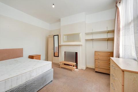 3 bedroom house for sale, Oaklands Road, London W7