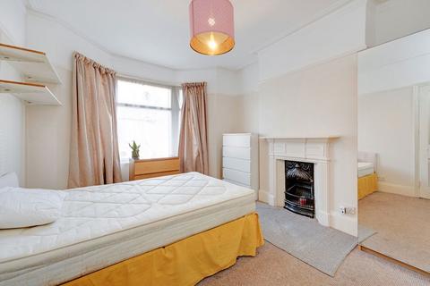 3 bedroom house for sale, Oaklands Road, London W7