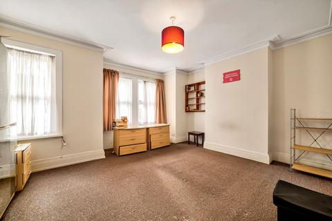 4 bedroom terraced house for sale, Lawn Gardens, London W7