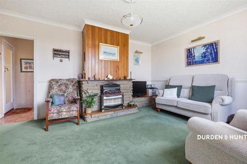 2 bedroom end of terrace house for sale, Goldingham Avenue, Loughton, IG10
