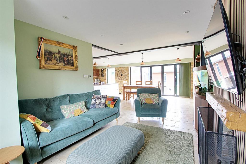 Living Room 2.jpg