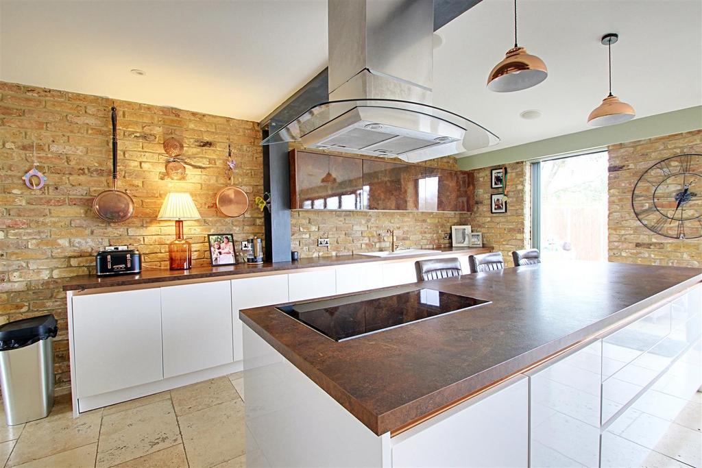 Kitchen 1.jpg