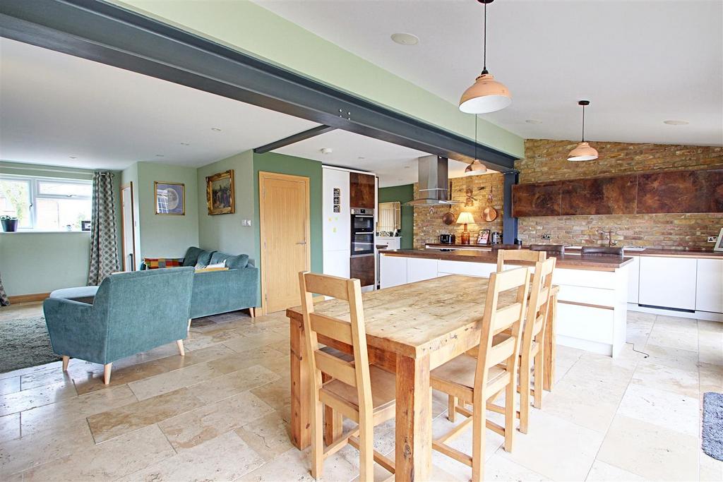 Kitchen Diner 2.jpg