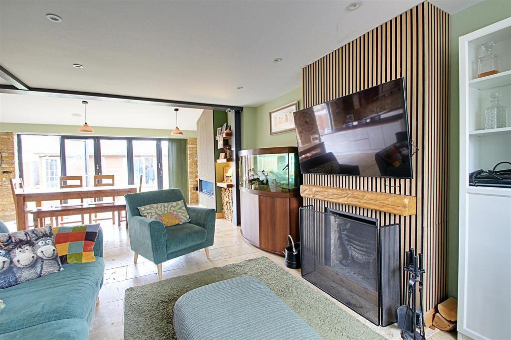 Living Room 1.jpg
