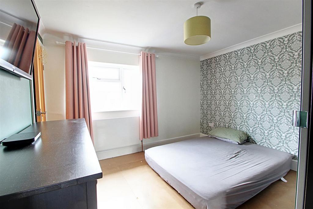 Bedroom 1.jpg