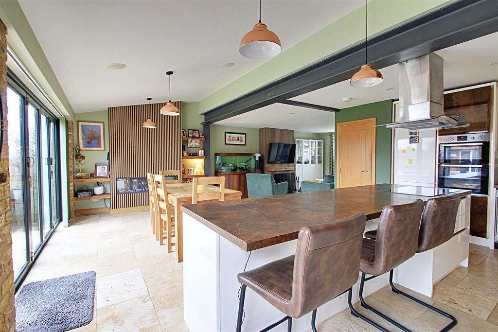 Kitchen Diner 1.jpg
