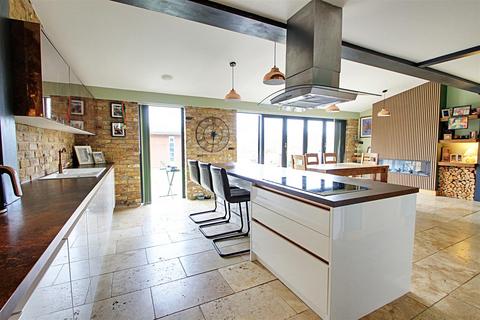 3 bedroom house for sale, Beechfield, Kings Langley