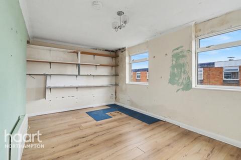 2 bedroom flat for sale, Limehurst Square, Northampton