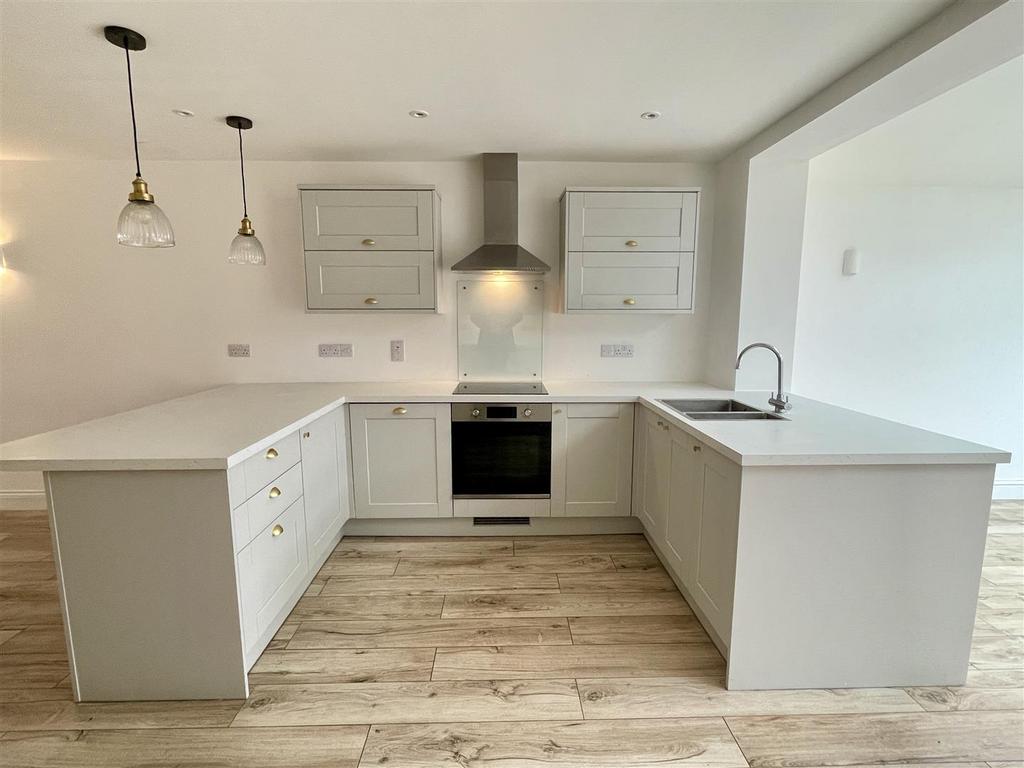 Sitting room/kitchen/dining area