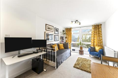 1 bedroom flat for sale, Arnal Crescent, London