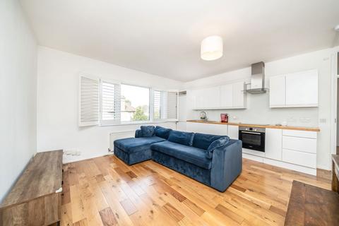 2 bedroom flat to rent, Minster Road, London NW2