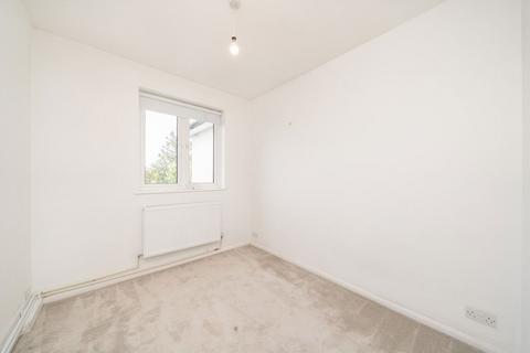 2 bedroom flat to rent, Minster Road, London NW2