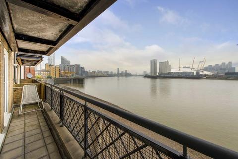 Cold Harbour, London E14