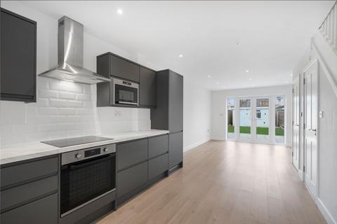 2 bedroom detached house for sale, Kenerne Drive, Barnet EN5