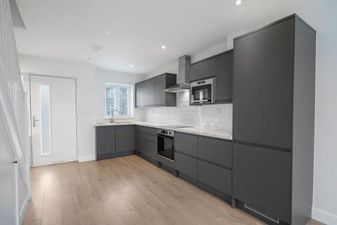 2 bedroom detached house for sale, Kenerne Drive, Barnet EN5