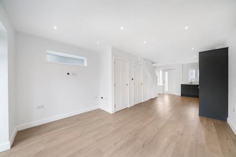 2 bedroom detached house for sale, Kenerne Drive, Barnet EN5
