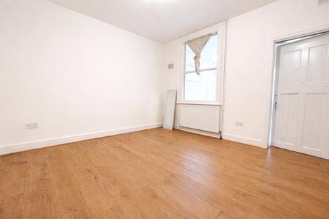 undefined, Standard Road, Greater London TW4