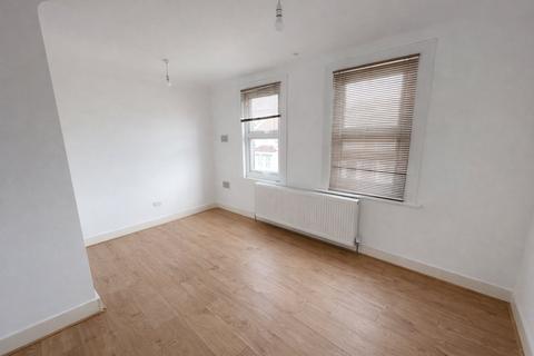 undefined, Standard Road, Greater London TW4