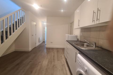 2 bedroom flat to rent, Main Road, Broomfield CM1