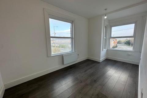 2 bedroom flat to rent, Main Road, Broomfield CM1