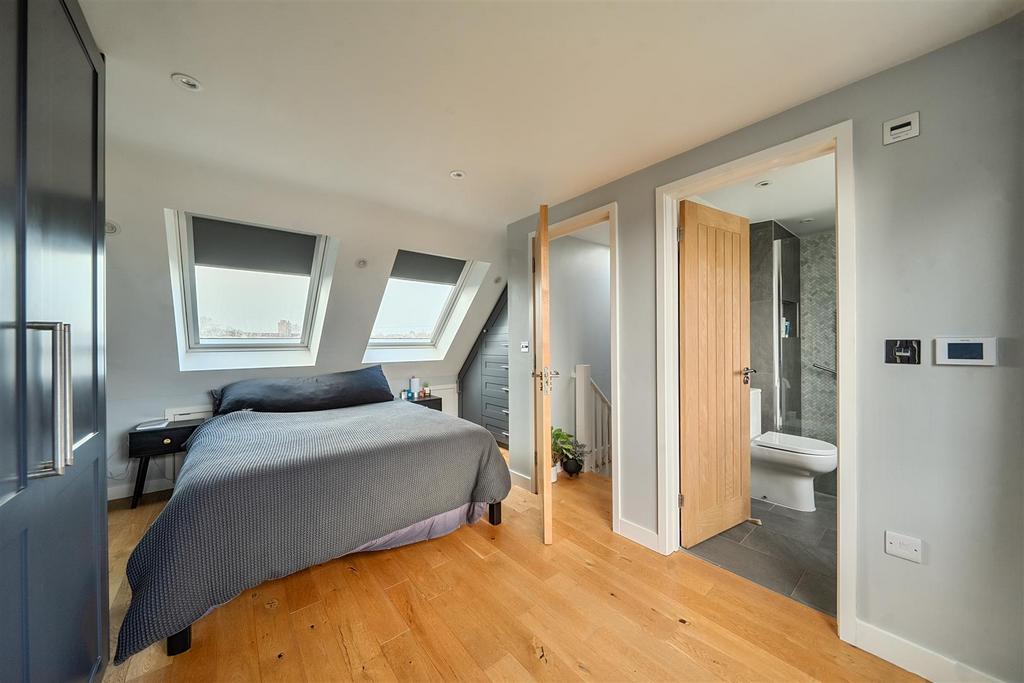 En suite bedroom, en suite