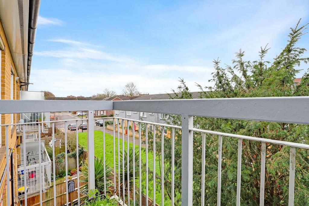 12-71e3 JHProp World - 11 Paxton Close - 22-medium.j