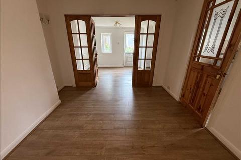 3 bedroom semi-detached house to rent, Shepheard Road, Sheldon, Birmingham